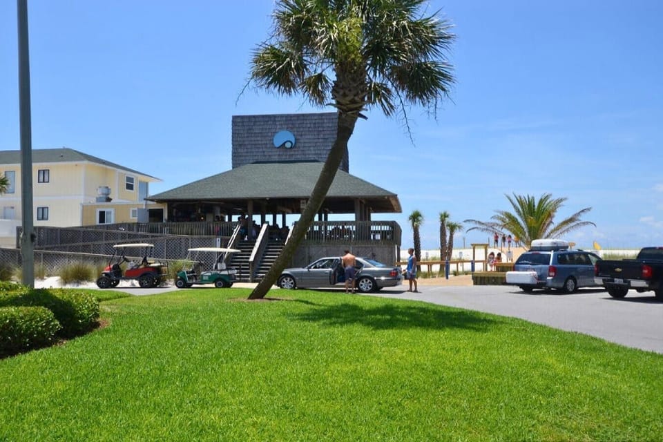 Condo, 3 Bedrooms | Property grounds