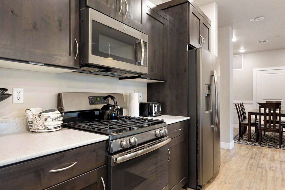 Condo, Multiple Beds, Patio, Mountain View (Walking on Sunshine) | Private kitchen | Fridge, microwave, oven, stovetop