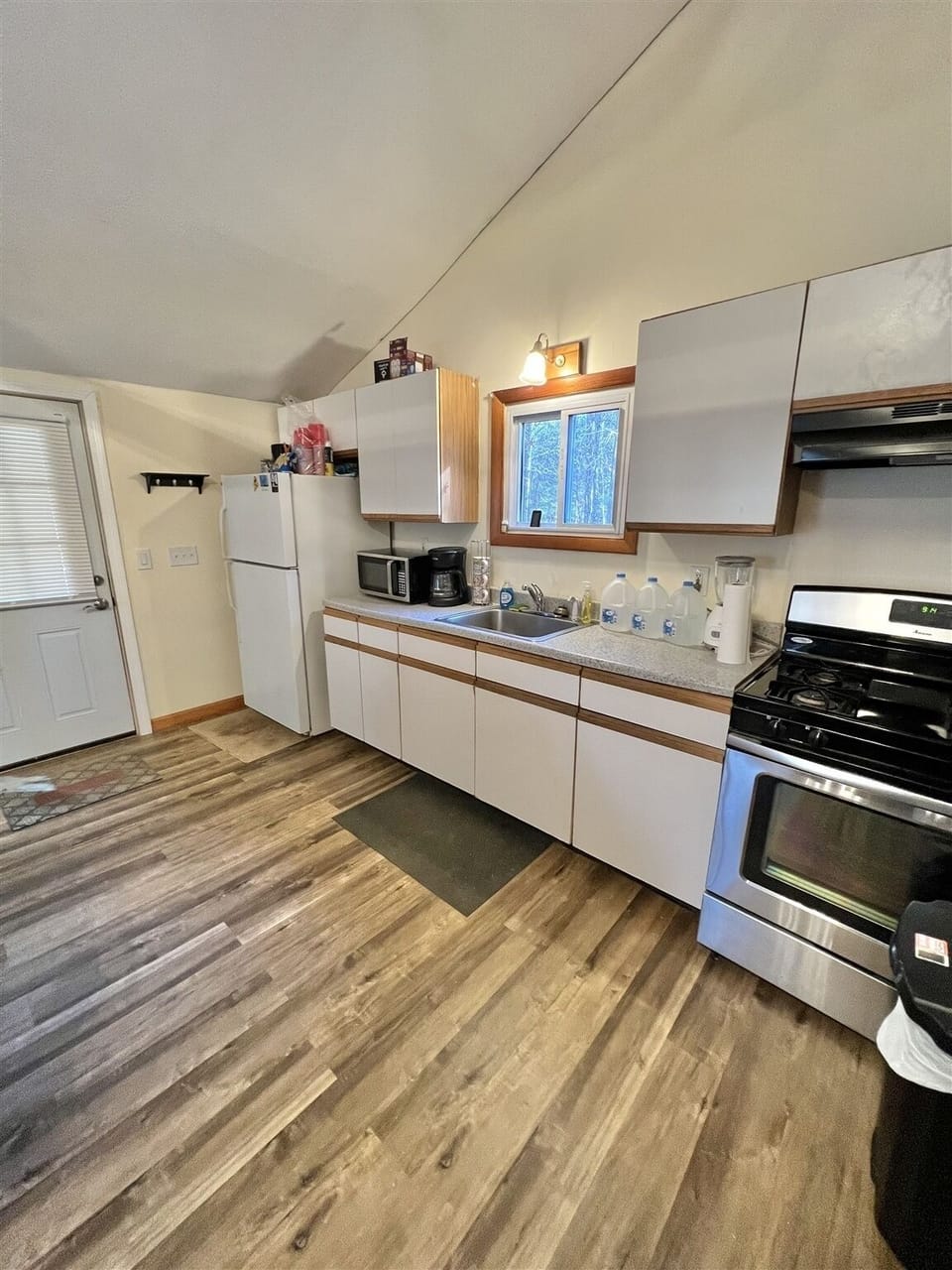 Cottage, 2 Bedrooms | Private kitchen | Coffee/tea maker, fridge, oven, toaster
