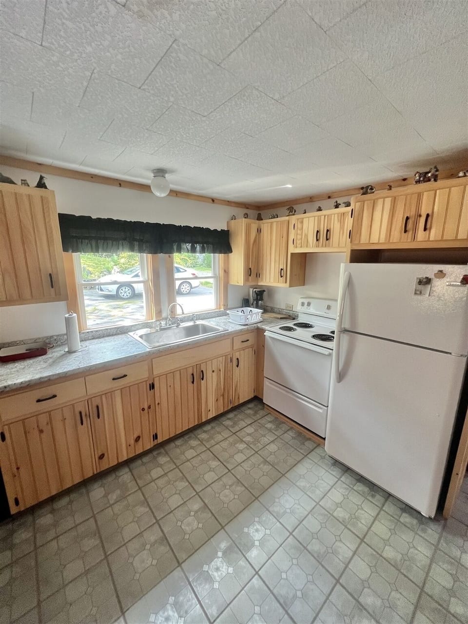 Villa, 3 Bedrooms | Private kitchen | Coffee/tea maker, oven, toaster