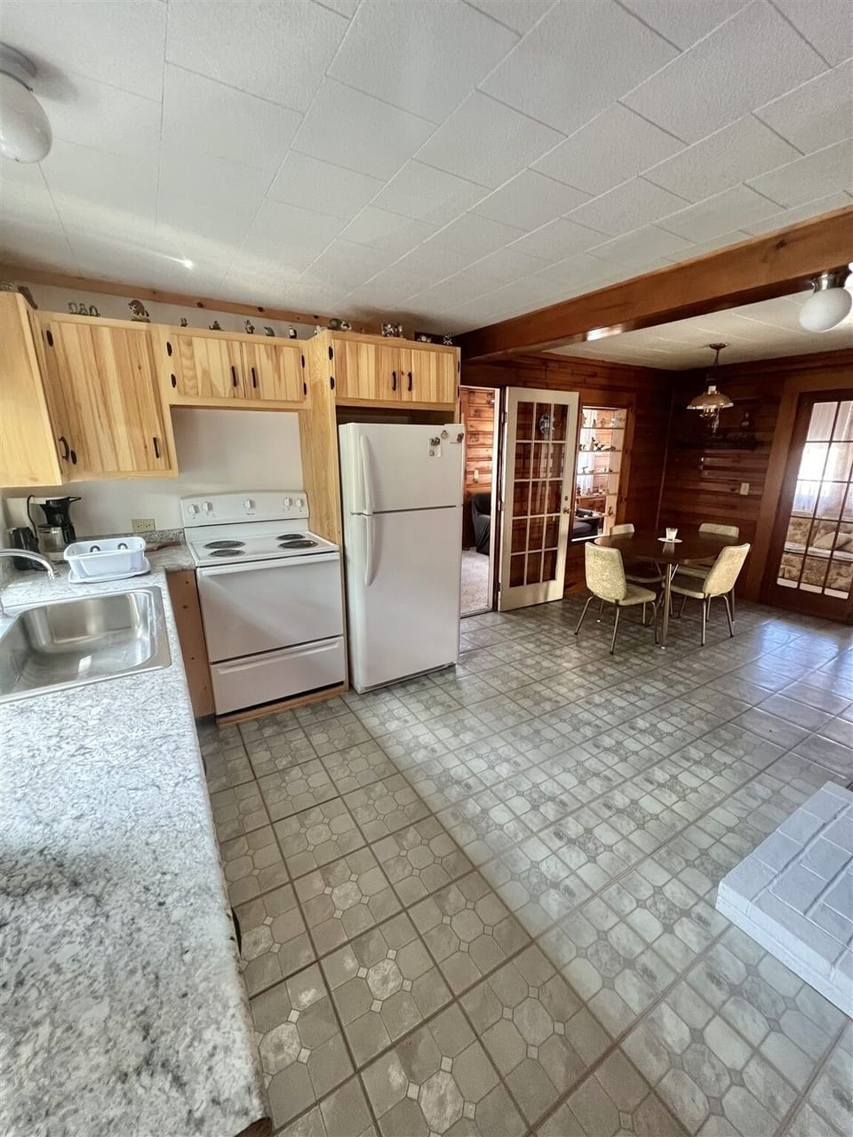 Villa, 3 Bedrooms | Private kitchen | Coffee/tea maker, oven, toaster