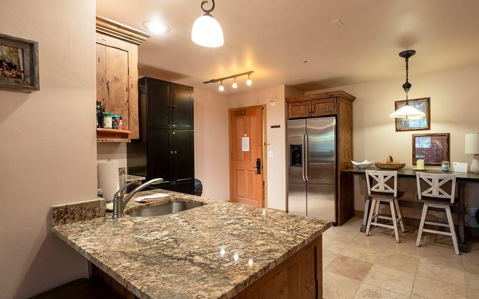 Condo, 1 Bedroom | Private kitchen