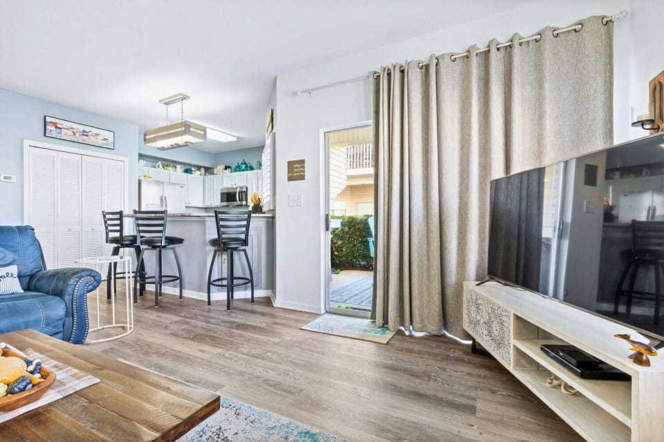Condo, 2 Bedrooms | Living area | Smart TV