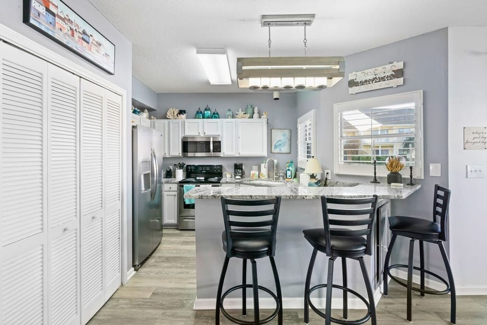 Condo, 2 Bedrooms | Private kitchen | Coffee/tea maker, fridge, oven, electric kettle