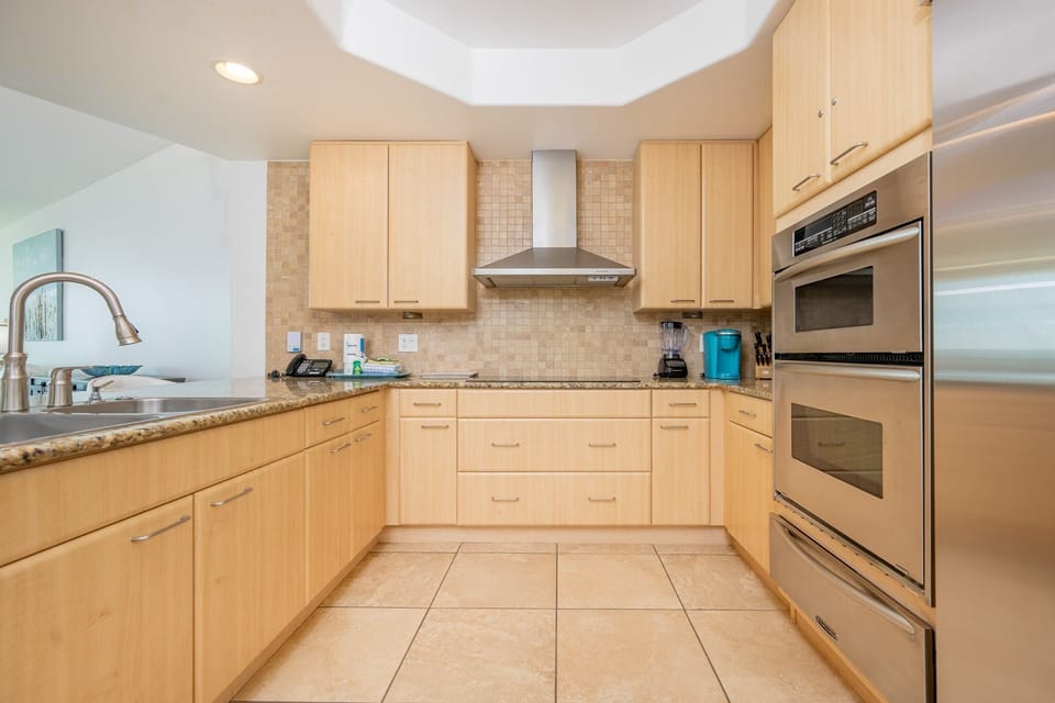 Condo, 3 Bedrooms | Private kitchen | Fridge, oven, coffee/tea maker