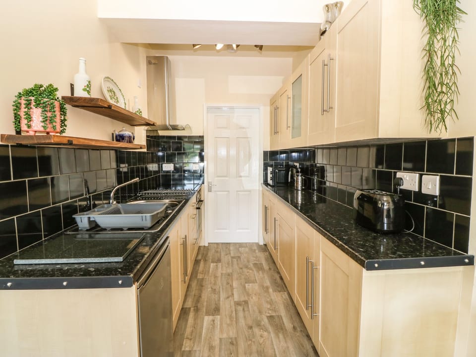 Cookware/dishes/utensils