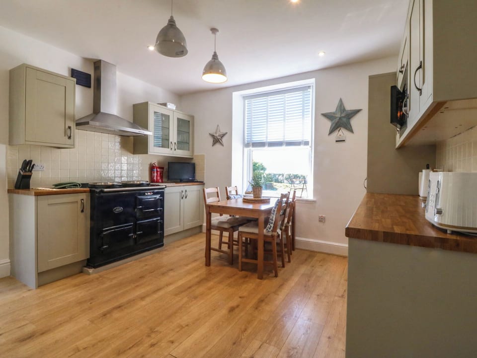 Fridge, dishwasher, electric kettle, cookware/dishes/utensils