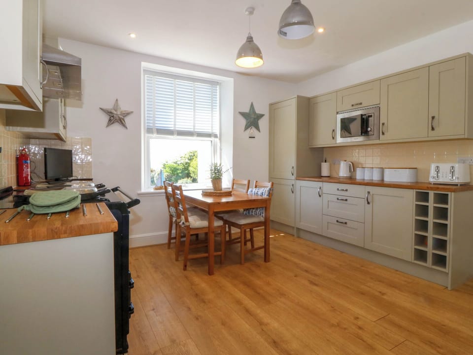 Fridge, dishwasher, electric kettle, cookware/dishes/utensils