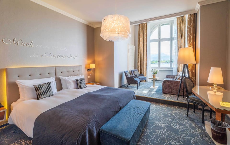Lifestyle Junior Suite  | Hypo-allergenic bedding, minibar, in-room safe, individually furnished