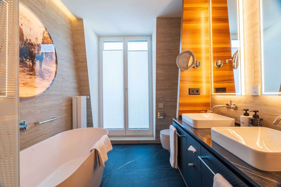 Lifestyle Junior Suite  | Bathroom | Shower, free toiletries, hair dryer, bathrobes