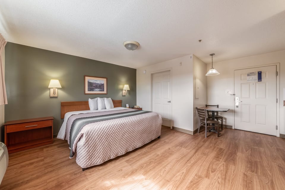 Desk, blackout drapes, free WiFi, bed sheets