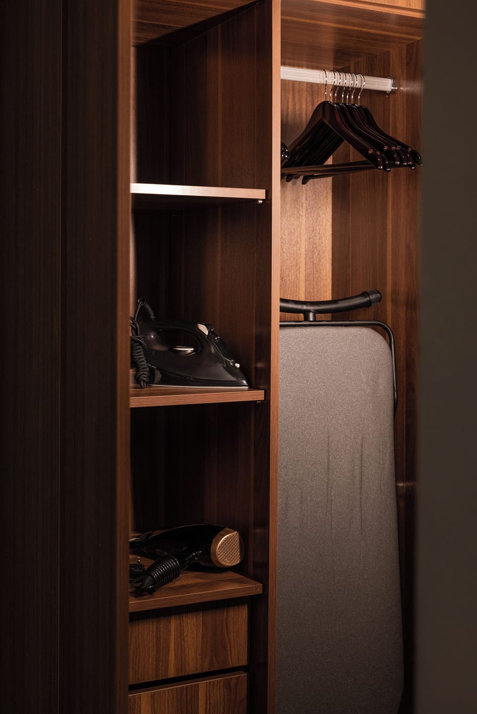 Iron/ironing board
