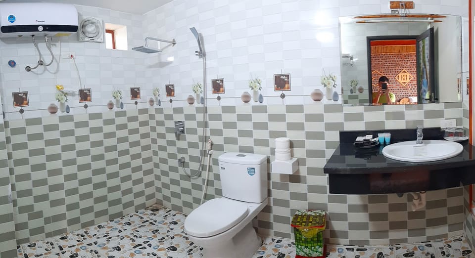 Shower, free toiletries, hair dryer, soap
