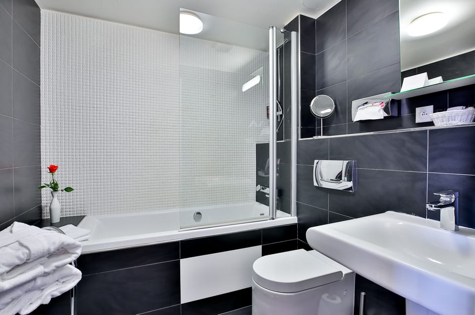 Superior Double Room, Balcony | Bathroom | Designer toiletries, hair dryer, towels, soap