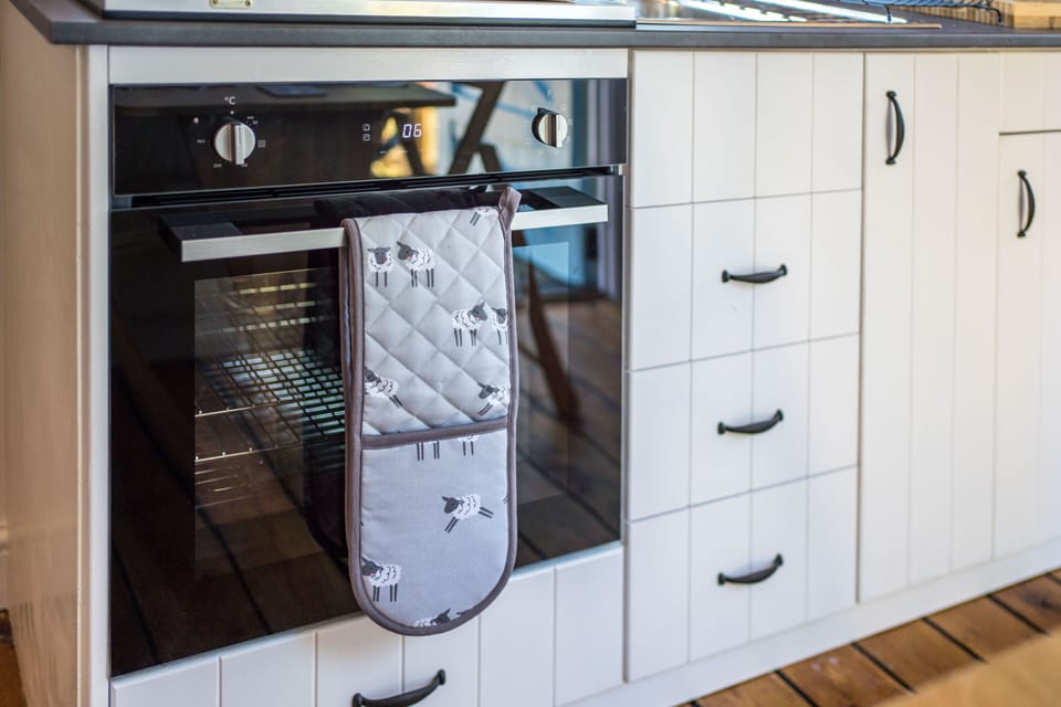 Comfort Cabin | Private kitchenette | Toaster