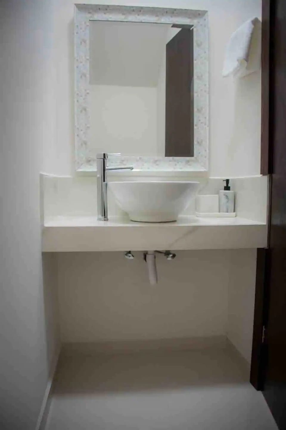 Classic Condo | Bathroom | Shower, rainfall showerhead, towels