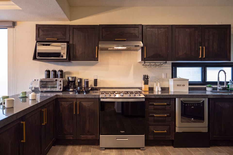 Luxury House | Private kitchen | Full-size fridge, microwave, oven, dishwasher