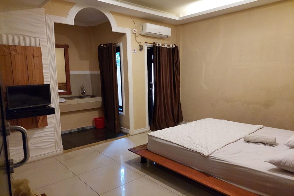 Standard Room | Desk, free WiFi, bed sheets