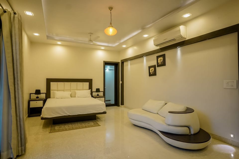 Presidential Studio | Premium bedding, down comforters, Tempur-Pedic beds, minibar
