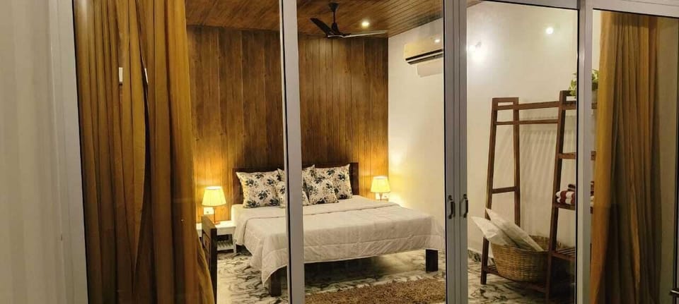 Ocean Front View | Laptop workspace, soundproofing, iron/ironing board, free WiFi
