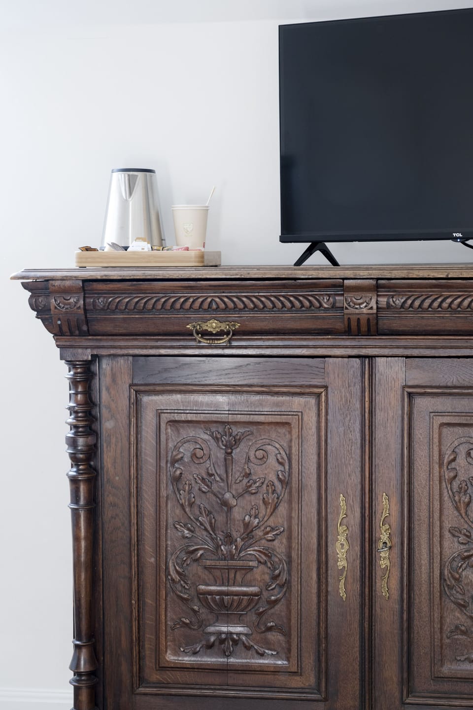 Family Cabin, 2 Double Beds | Living area | 40-inch flat-screen TV with cable channels, TV