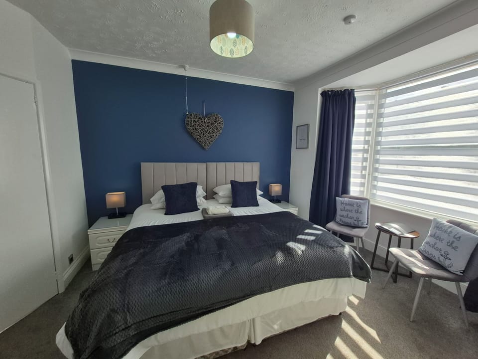 Deluxe Double or Twin Room | Blackout drapes, bed sheets