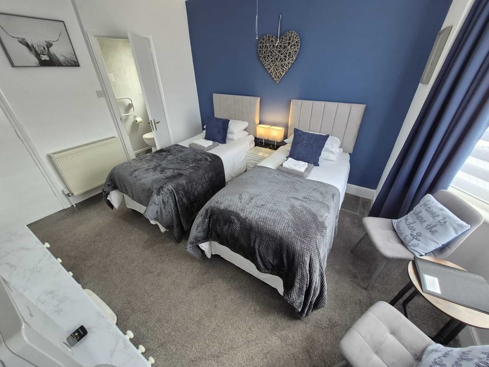 Deluxe Double or Twin Room | Blackout drapes, bed sheets