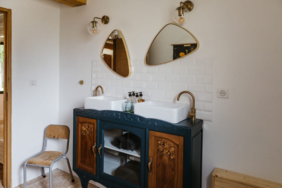 Cottage | Bathroom | Free toiletries, towels, soap, shampoo