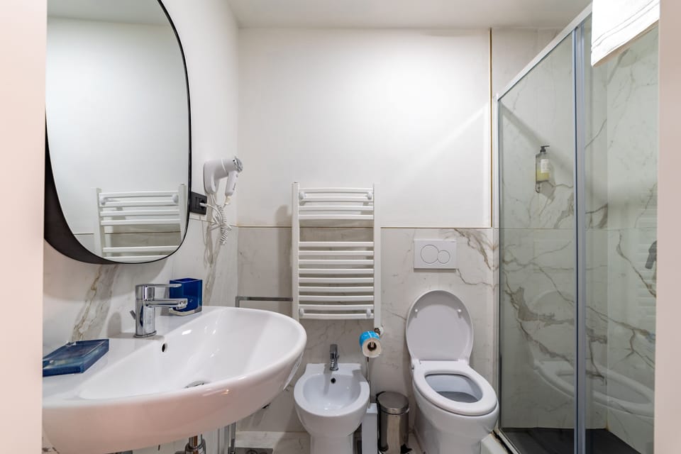 Double Room (Signoria) | Bathroom | Shower, rainfall showerhead, hair dryer, bidet