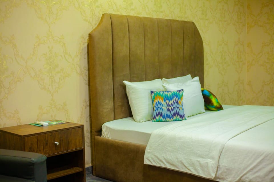 Deluxe Room | Desk, laptop workspace, free WiFi, bed sheets