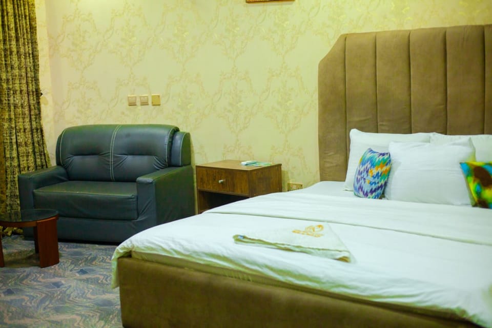 Deluxe Room | Desk, laptop workspace, free WiFi, bed sheets