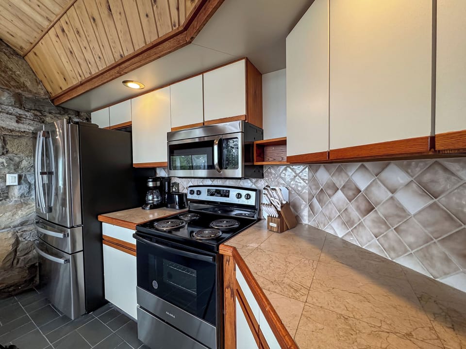 Historic Mansion with Lakeview | Private kitchen | Coffee/tea maker, microwave, toaster