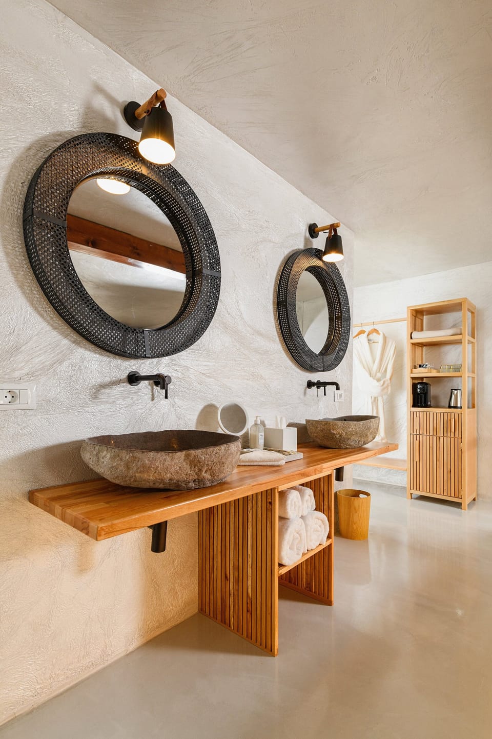 Panoramic Double Room | Bathroom | Shower, rainfall showerhead, free toiletries, hair dryer