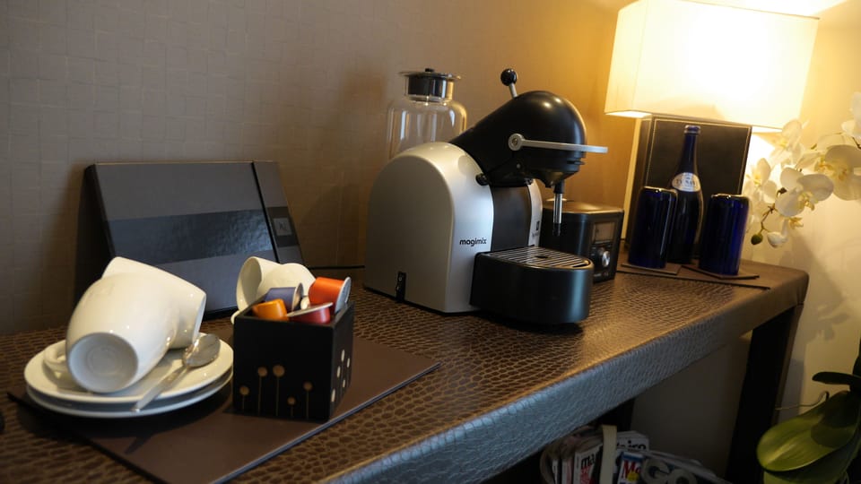 Deluxe Suite, 1 King Bed, Resort View | Living area | 42-inch flat-screen TV with digital channels, DVD player