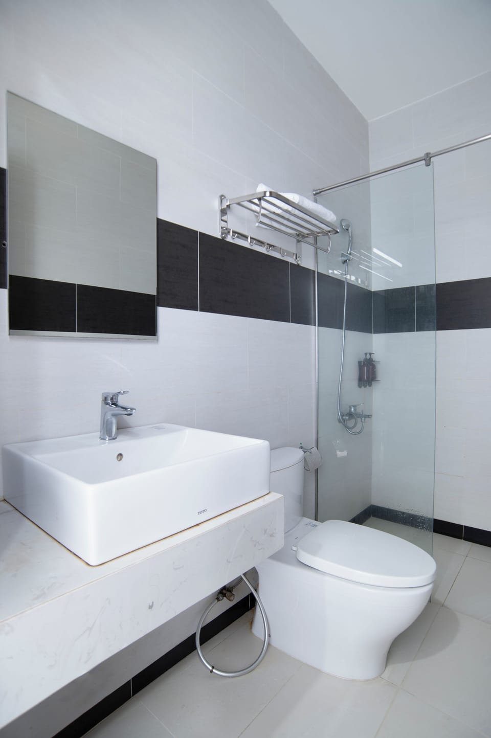 Standard Double Room, Beach View | Bathroom | Shower, rainfall showerhead, designer toiletries, hair dryer