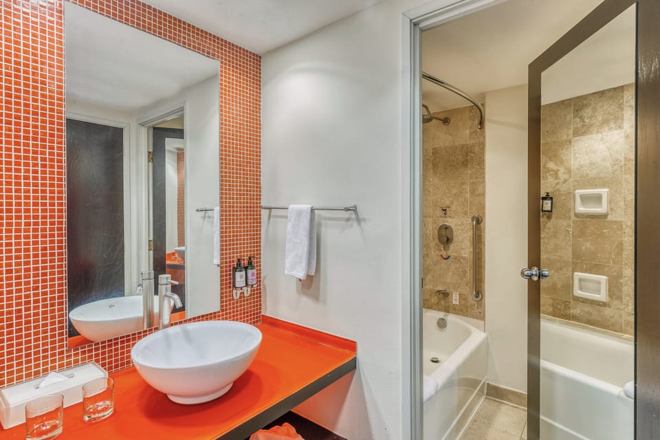 Combined shower/tub, deep soaking tub, free toiletries, hair dryer