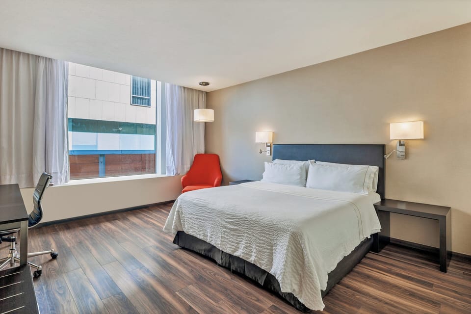 Executive Double Room | Hypo-allergenic bedding, in-room safe, desk, laptop workspace