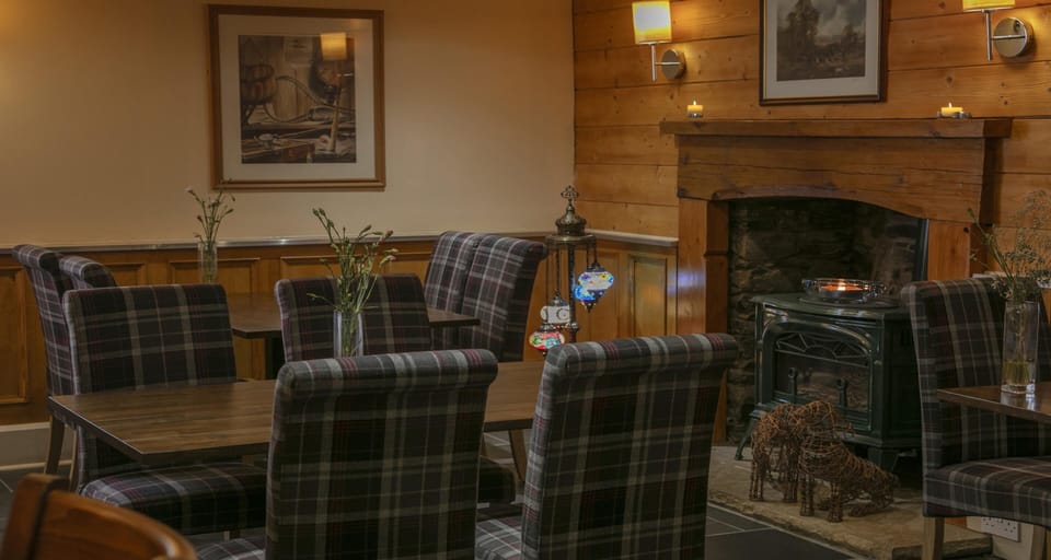 Breakfast, lunch, dinner served; local cuisine 