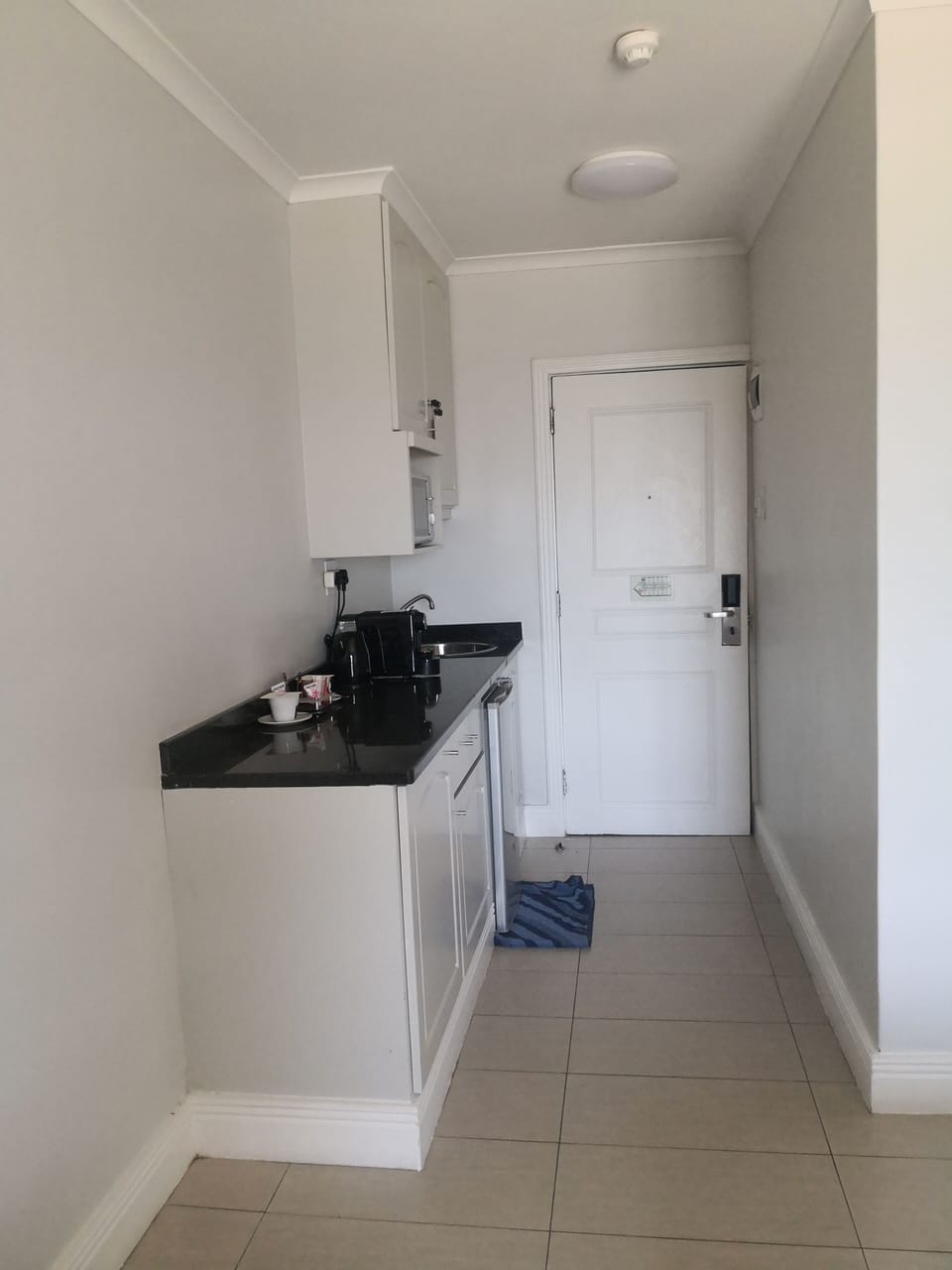 Suite, 1 Bedroom, Non Smoking, River View | Private kitchenette | Fridge, microwave, coffee/tea maker