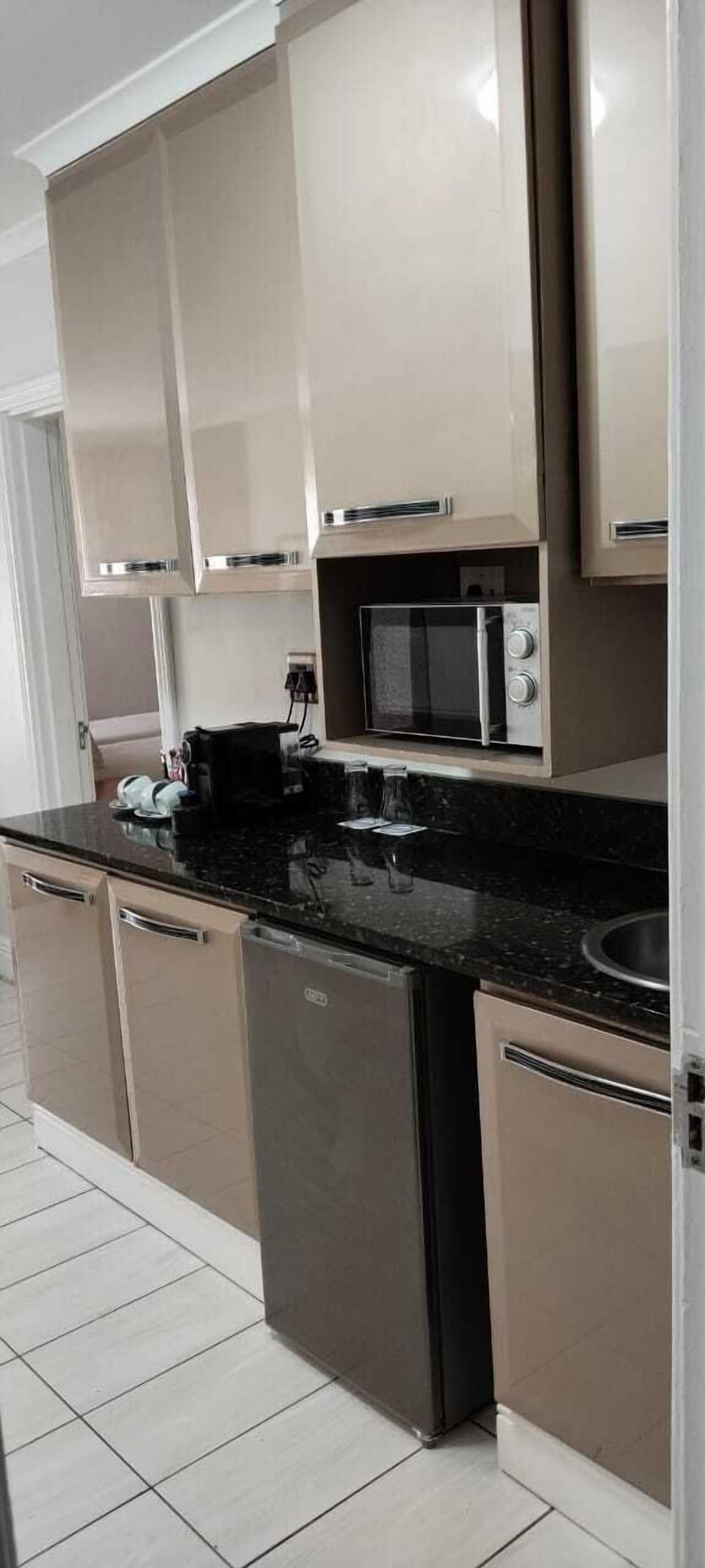 Family Suite, 2 Bedrooms, Non Smoking, River View | Private kitchen | Fridge, microwave, coffee/tea maker