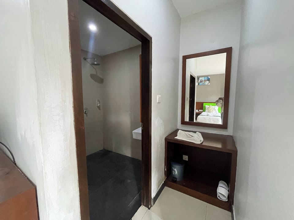 Deluxe Twin Room | 1 bedroom, desk, blackout drapes, free WiFi