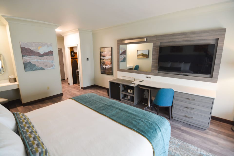 Premium bedding, pillowtop beds, in-room safe, desk