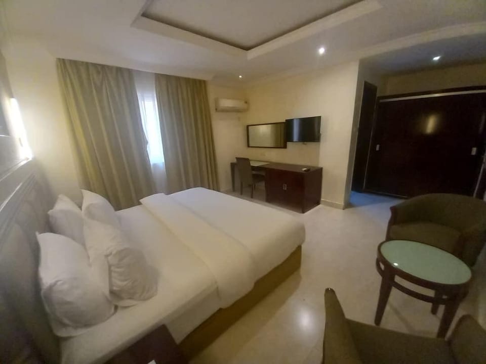 Basic Room | In-room safe, free WiFi, bed sheets