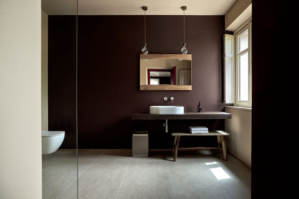Deluxe Room, 1 Double Bed (Deluxe Double Room) | Bathroom | Shower, rainfall showerhead, designer toiletries, hair dryer