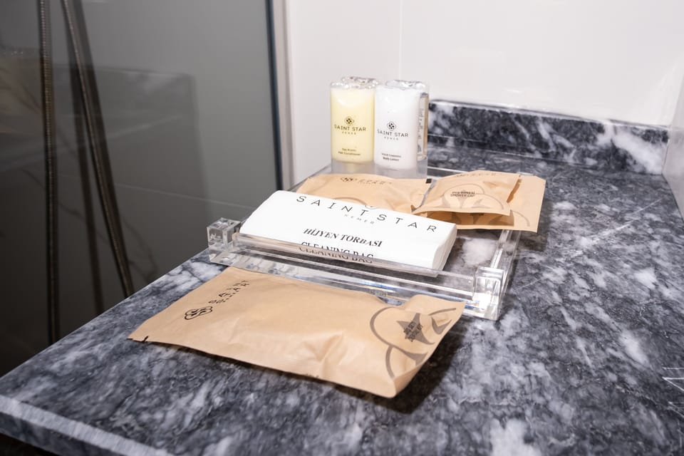 Standard Double or Twin Room | Bathroom | Shower, rainfall showerhead, designer toiletries, hair dryer