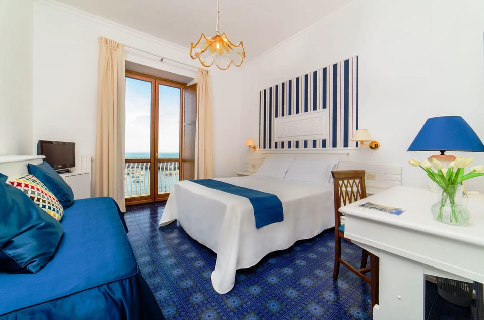Superior Double or Twin Room, Sea View | Hypo-allergenic bedding, minibar, in-room safe, individually decorated