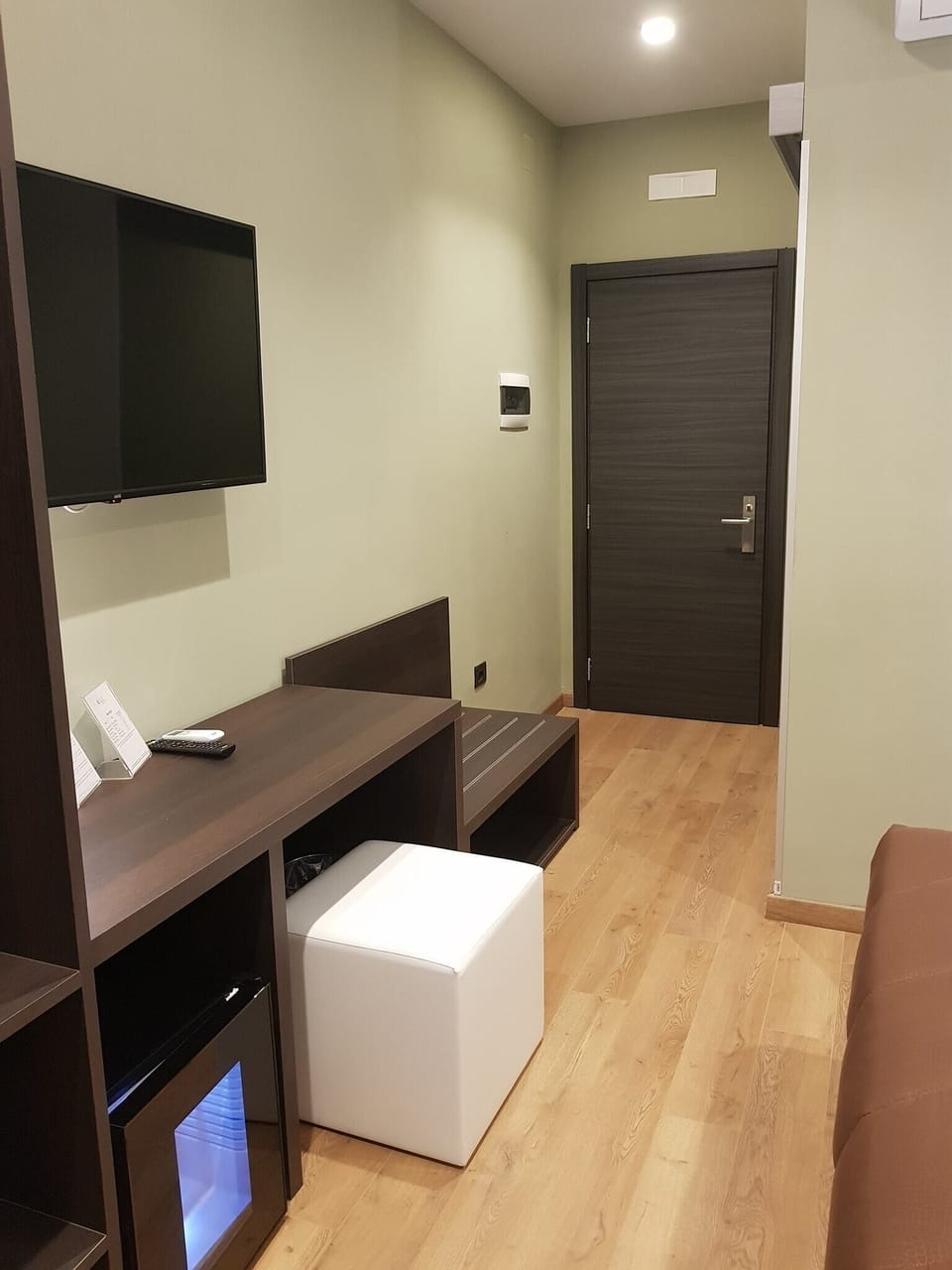 Minibar, desk, laptop workspace, blackout drapes