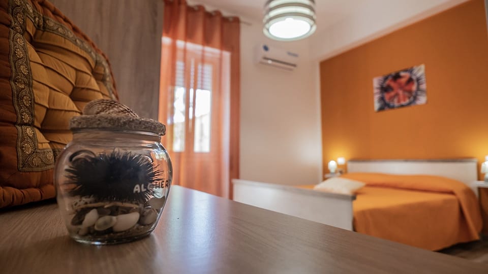 Basic Double Room, Non Smoking, Ensuite | Premium bedding, minibar, in-room safe, desk