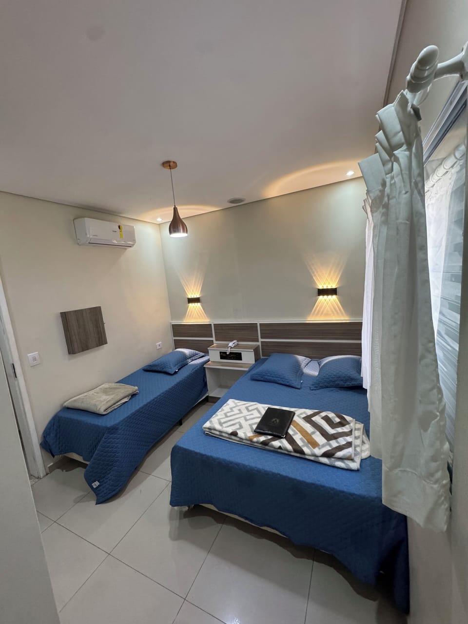 Comfort Twin Room | In-room safe, iron/ironing board, free WiFi, bed sheets