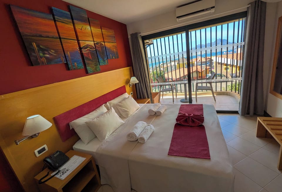 Comfort Double Room, 1 Double Bed, Non Smoking, Sea View | Premium bedding, minibar, desk, laptop workspace